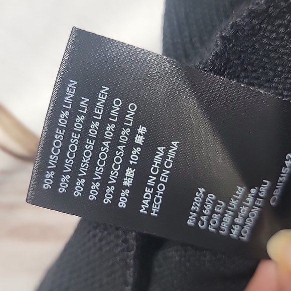 ANTHROPOLOGIE Black Flutter Sleeve Short Sleeve Blended Sweater size Small - Picture 6 of 6